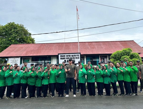Dandim dan Ketua Persit Kodim Sarmi Gelar Kunjungan Kerja ke Koramil